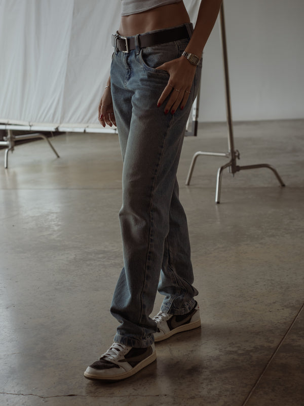 LOW STRAIGHT JEAN - MEDIUM DIRTY BLUE