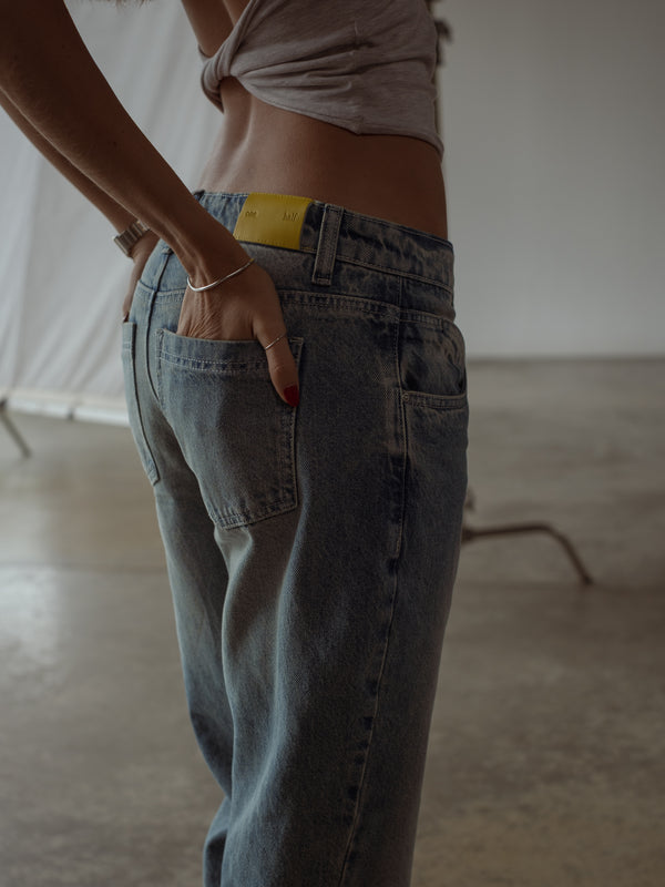 LOW STRAIGHT JEAN - MEDIUM DIRTY BLUE