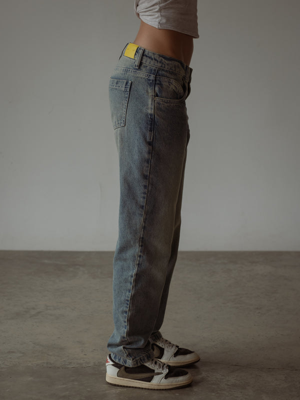LOW STRAIGHT JEAN - MEDIUM DIRTY BLUE