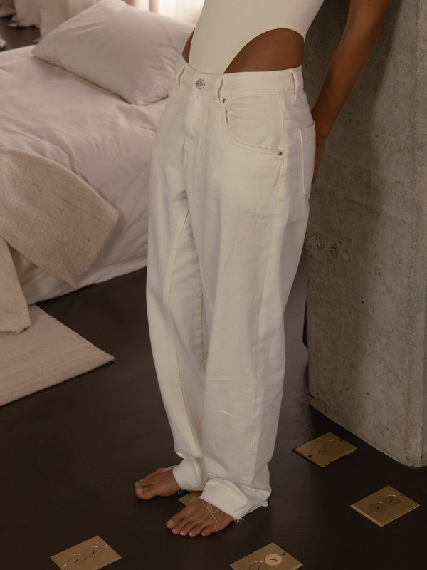 LONG BARREL JEAN - WARM WHITE