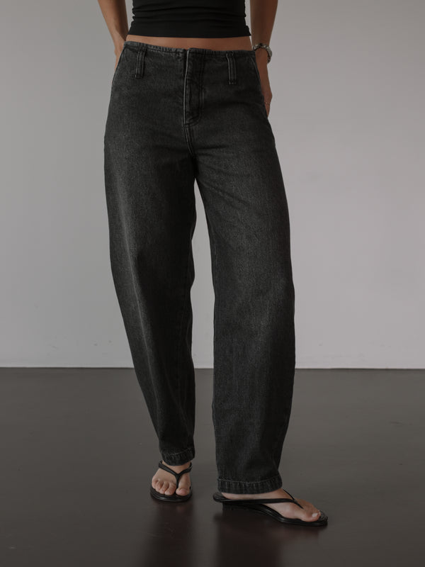 SARTORIAL BARREL JEAN - BLACK PEPPER