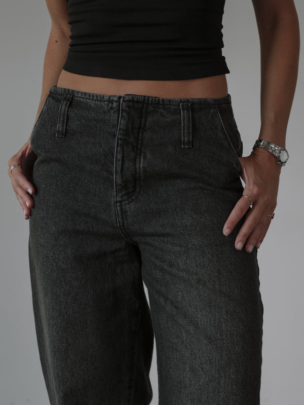 SARTORIAL BARREL JEAN - BLACK PEPPER