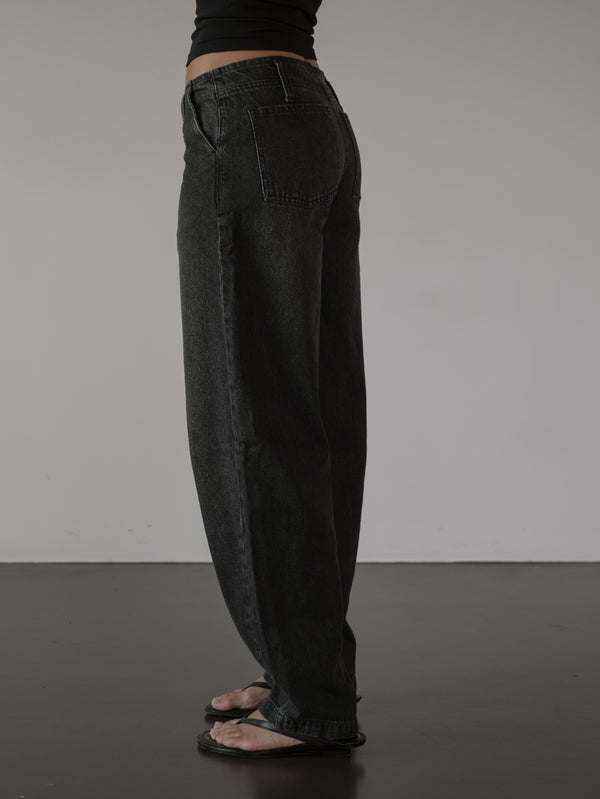 SARTORIAL BARREL JEAN - BLACK PEPPER