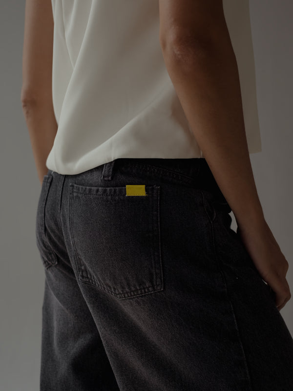 SARTORIAL BARREL JEAN - BLACK PEPPER