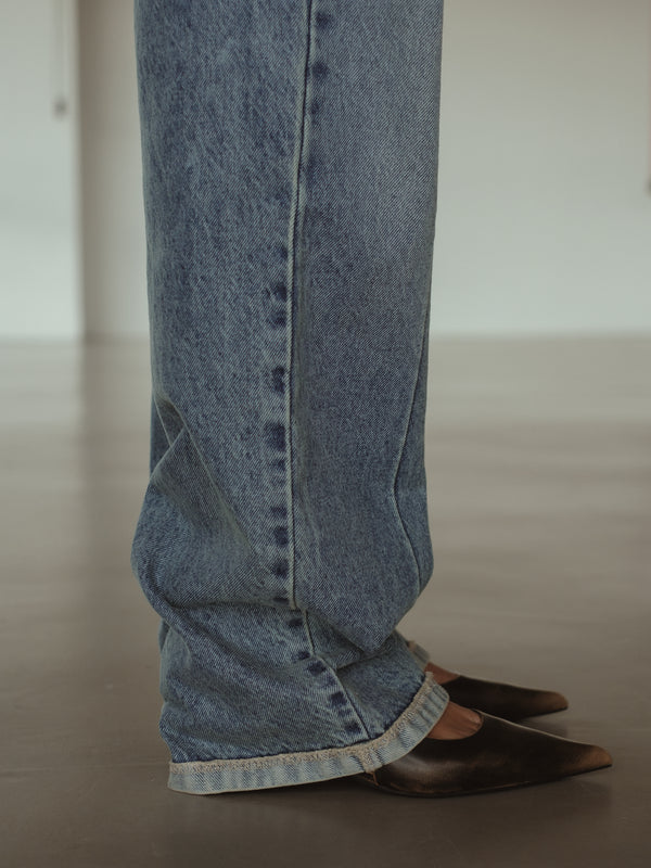 SPLIT LEG STRAIGHT JEAN - SOFT CLASSIC BLUE