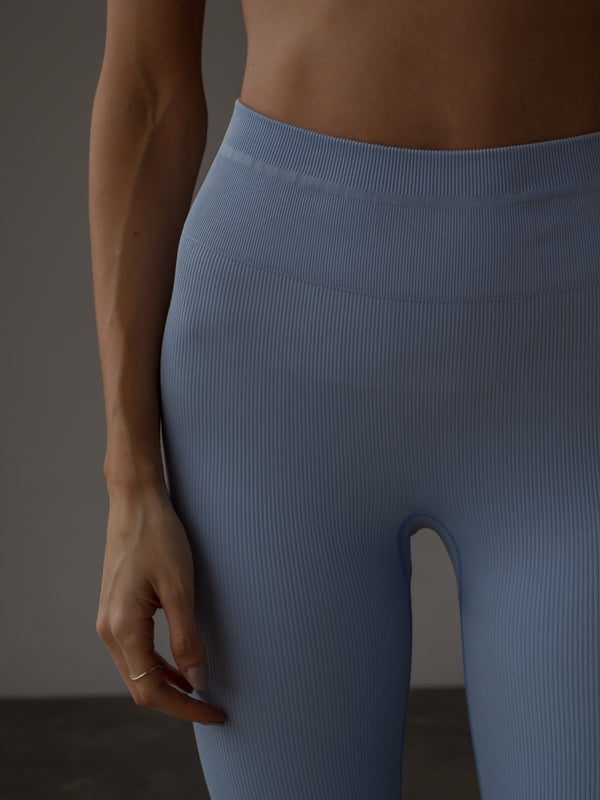 BOLD SEAMLESS LEGGINGS - BABY BLUE