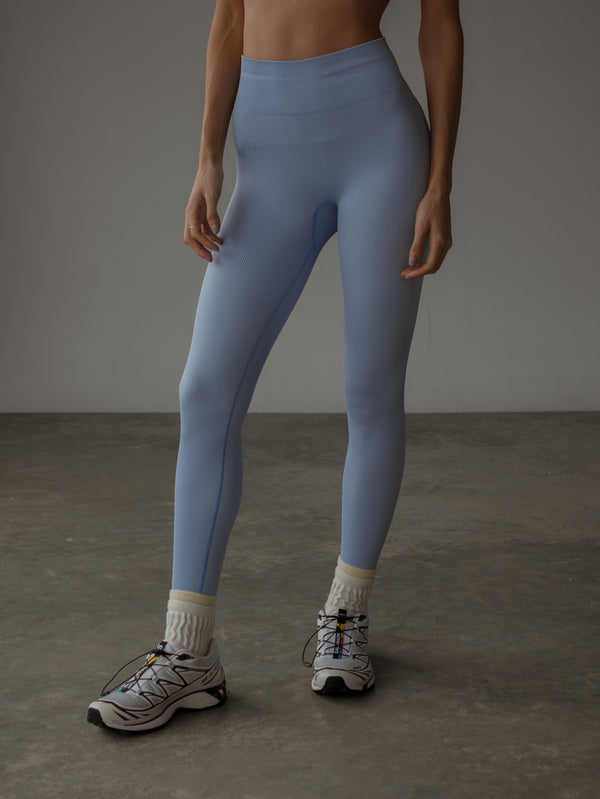 BOLD SEAMLESS LEGGINGS - BABY BLUE
