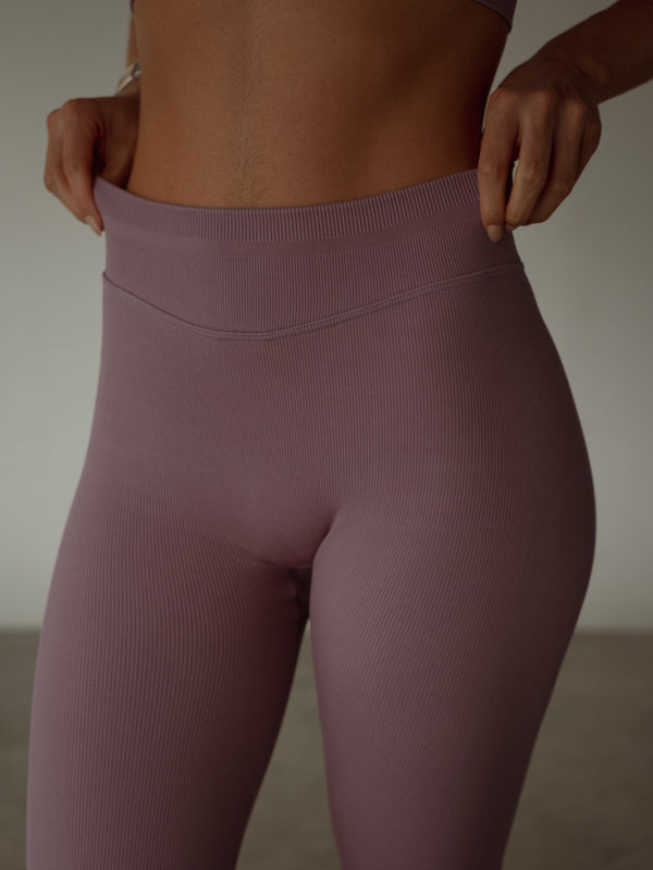 ELEVATE SEAMLESS LEGGINGS - COSMETIC PINK