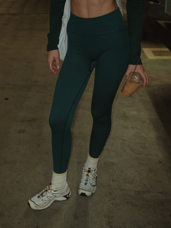 BOLD SEAMLESS LEGGINGS - PINE GREEN