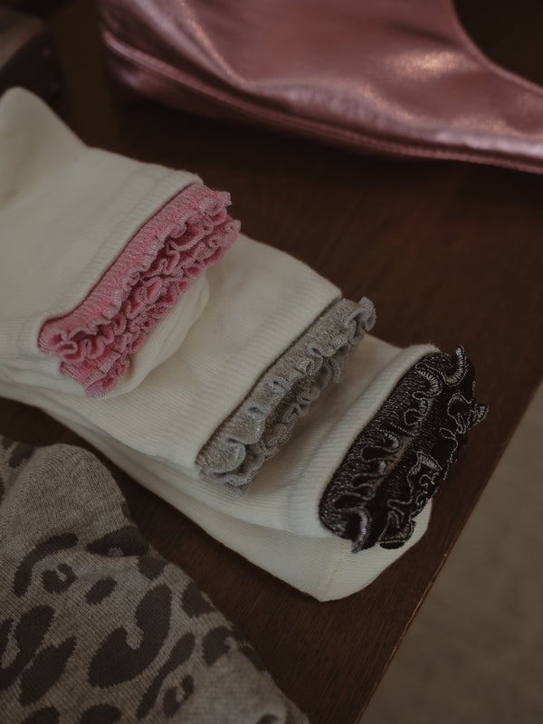 GIRLY LAYERING SOCKS - BLACK ON WHITE