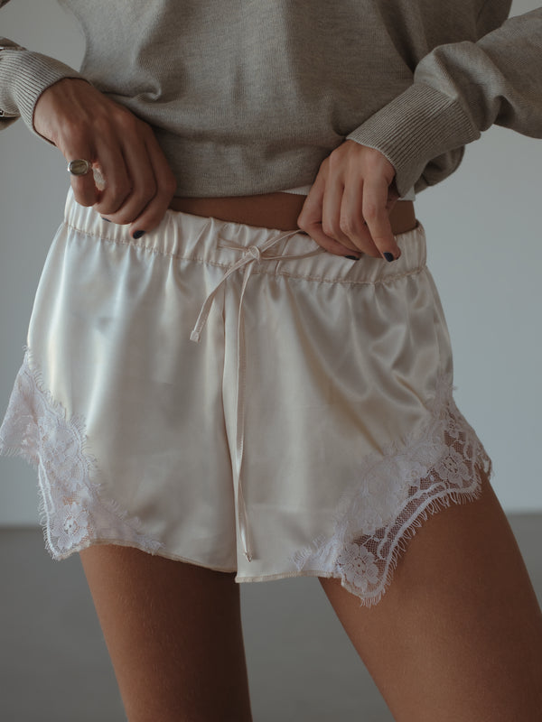 BLONDE MINI SHORT - SOFT WHITE