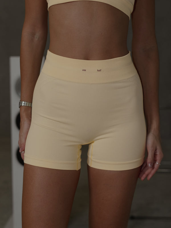 WIRED LINES SEAMLESS MINI SHORT - YELLOW UNDERTONE