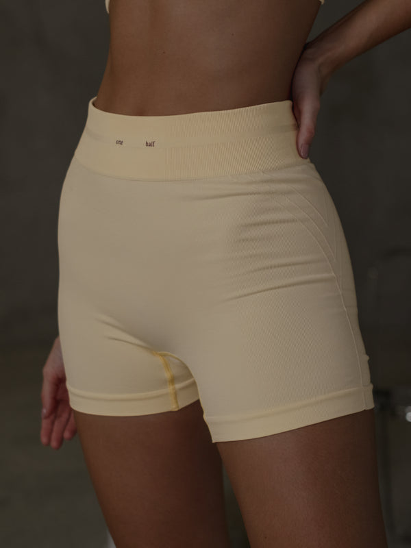 WIRED LINES SEAMLESS MINI SHORT - YELLOW UNDERTONE