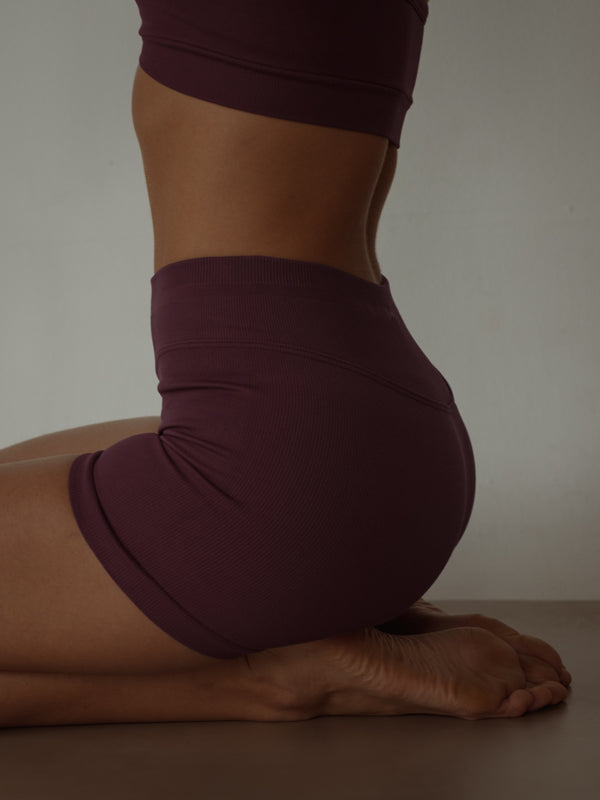 ELEVATE SEAMLESS MINI SHORT - CRANBERRY