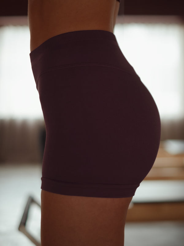 ELEVATE SEAMLESS MINI SHORT - CRANBERRY