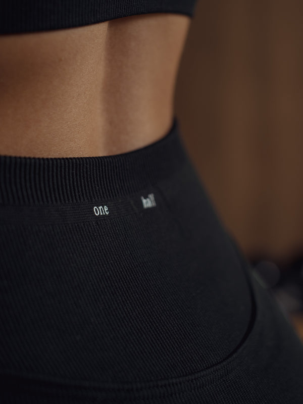 ELEVATE SEAMLESS MINI SHORT - SHADOW