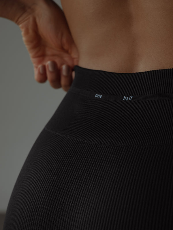 BOLD SEAMLESS MINI SHORT - SHADOW