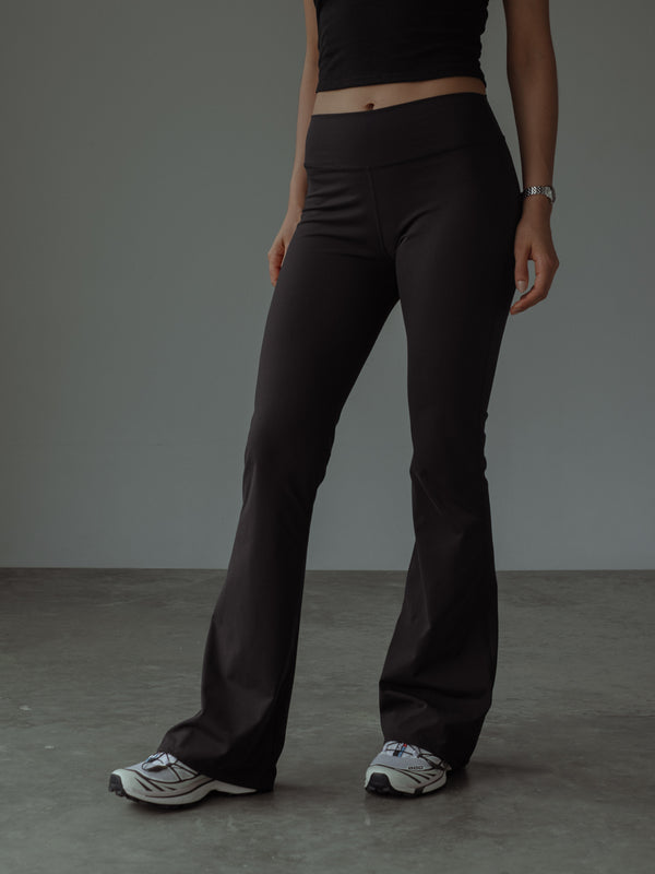 SOFT FLARE PANT - BLACK