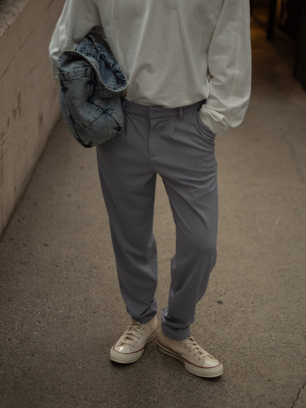 PLEATED FLOWY TROUSER - LIGHT GRAY