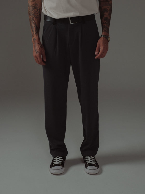 PLEATED FLOWY TROUSER - BLACK