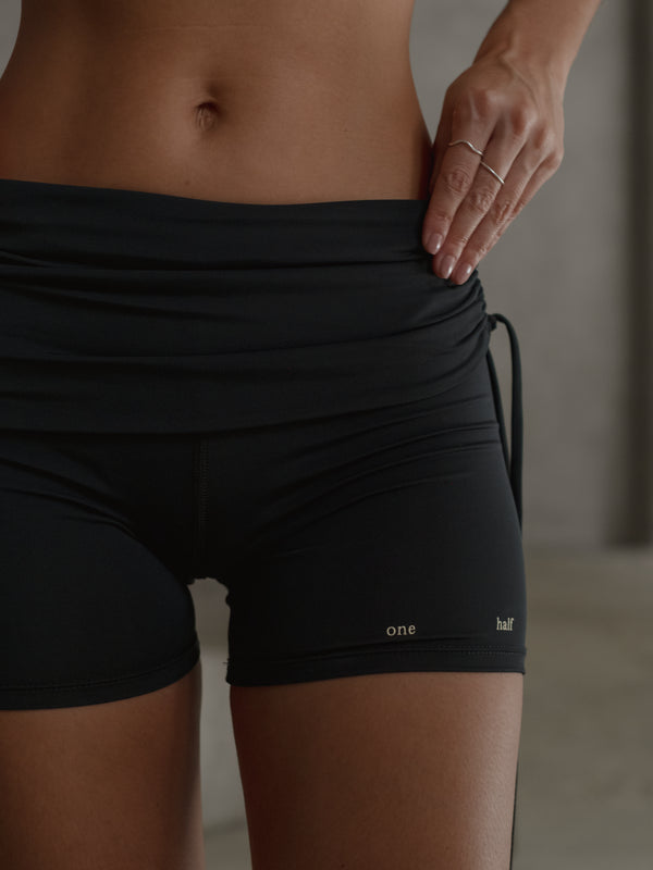 RUCHED WAIST ACTIVE SHORTS - BLACK