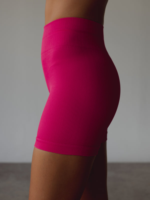 BLAZE SEAMLESS SHORT - FUCSIA