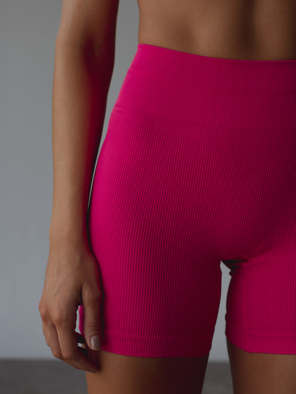 BLAZE SEAMLESS SHORT - FUCSIA