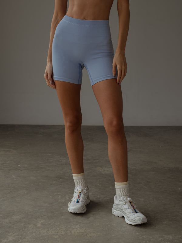 BOLD SEAMLESS SHORT - BABY BLUE