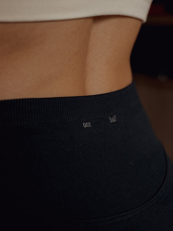 ELEVATE SEAMLESS SHORT - SHADOW
