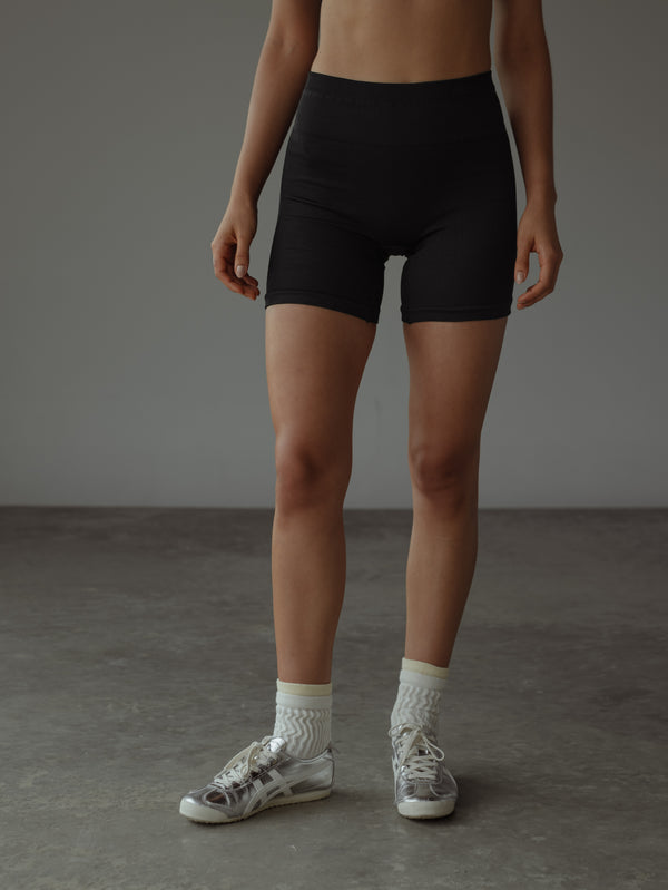 BOLD SEAMLESS SHORT - SHADOW