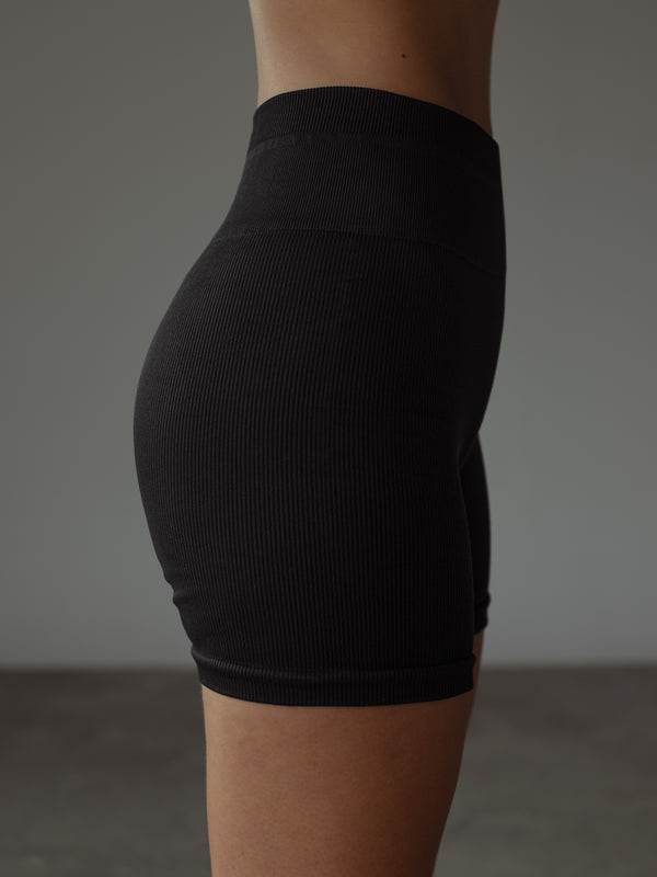 BOLD SEAMLESS SHORT - SHADOW