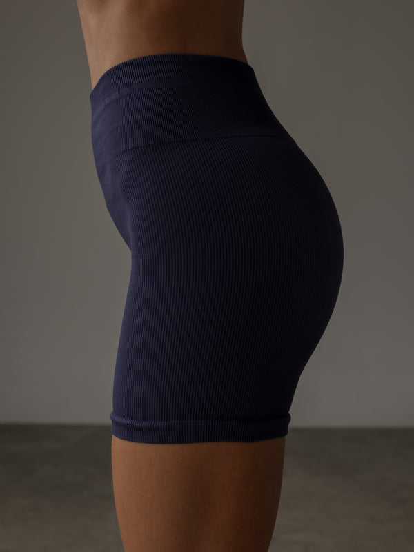 BOLD SEAMLESS SHORT - MYSTIC PURPLE