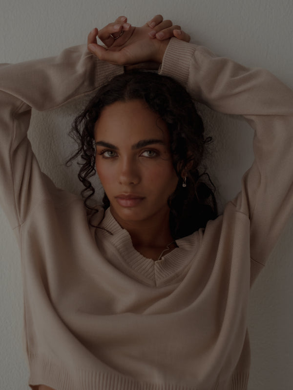 ONE HALF V-NECK KNIT SWEATER - NATURAL COTTON
