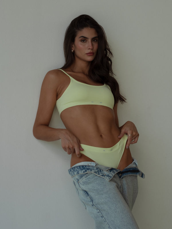 STRETCHY SEAMLESS THONG - BUTTER YELLOW