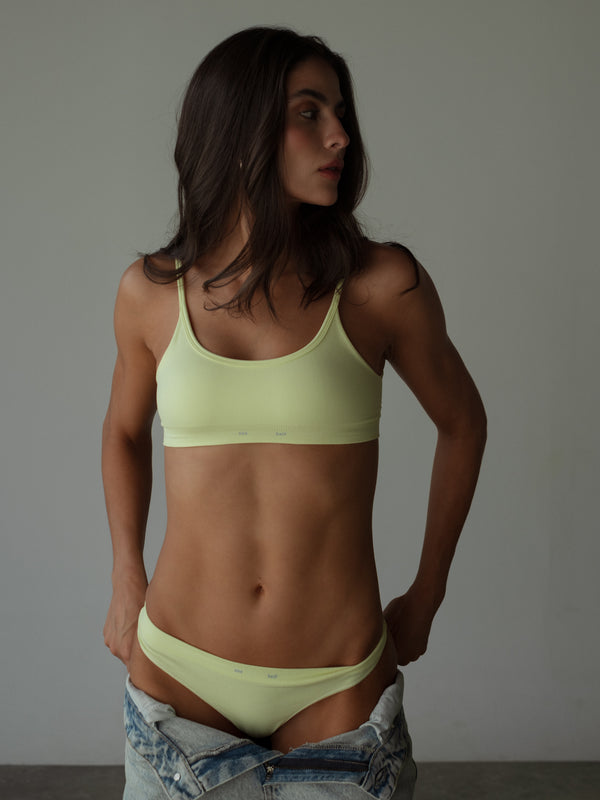 STRETCHY SEAMLESS THONG - BUTTER YELLOW