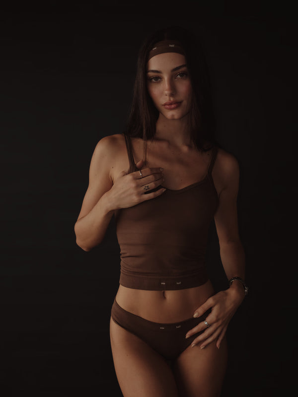 STRETCHY SEAMLESS THONG - SEPIA