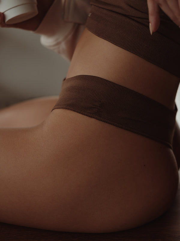 STRETCHY SEAMLESS THONG - SEPIA