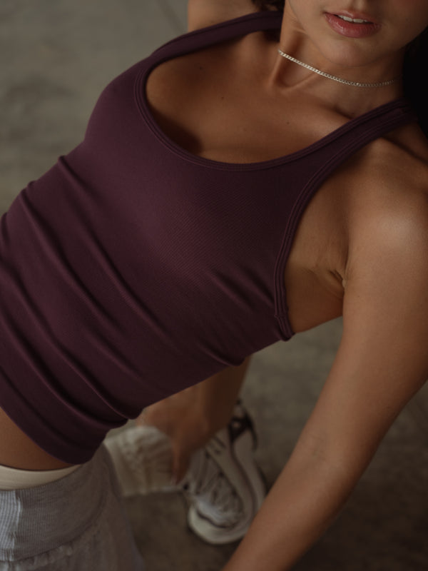 V NECK SEAMLESS TANK TOP - CRANBERRY
