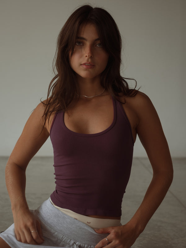 V NECK SEAMLESS TANK TOP - CRANBERRY