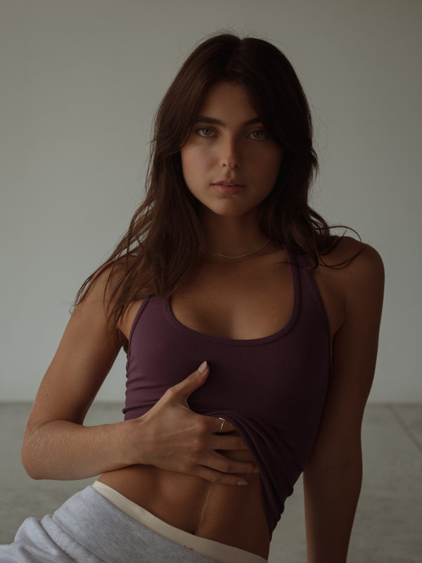 V NECK SEAMLESS TANK TOP - CRANBERRY