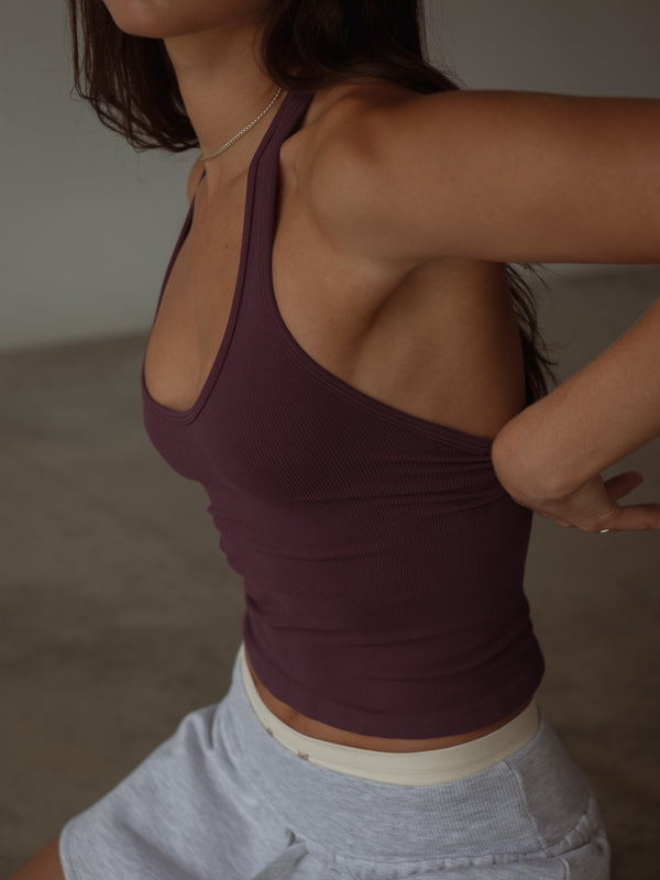 V NECK SEAMLESS TANK TOP - CRANBERRY