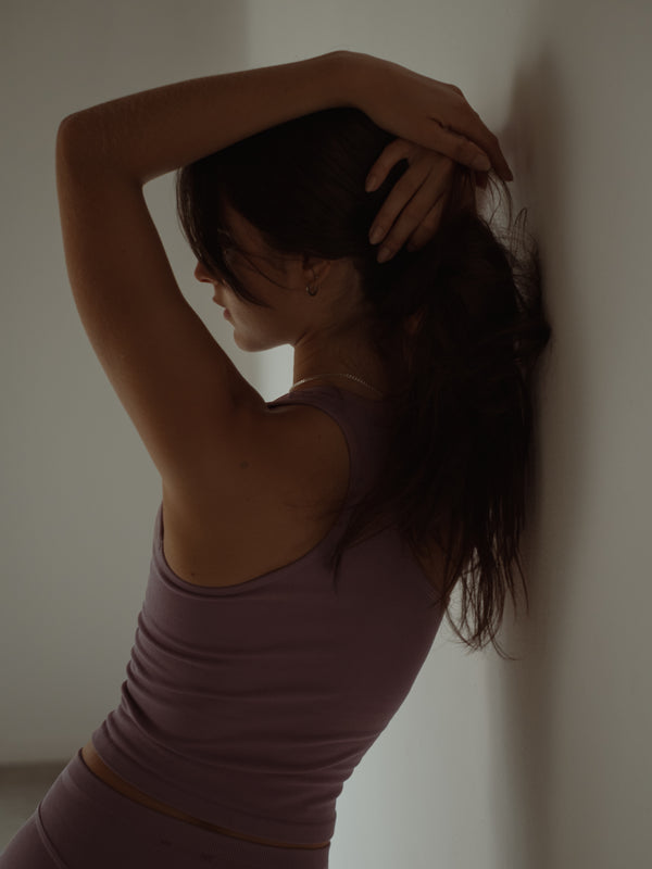 V NECK SEAMLESS TANK TOP - COSMETIC PINK