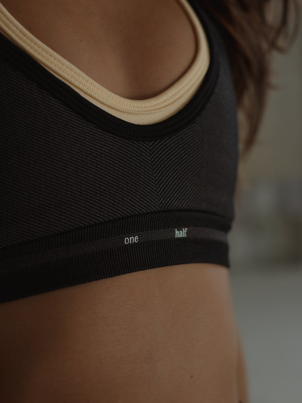 TWIST BACK LINES SEAMLESS TOP - SHADOW UNDERTONE