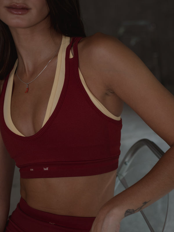 TWIST BACK LINES SEAMLESS TOP - RED UNDERTONE
