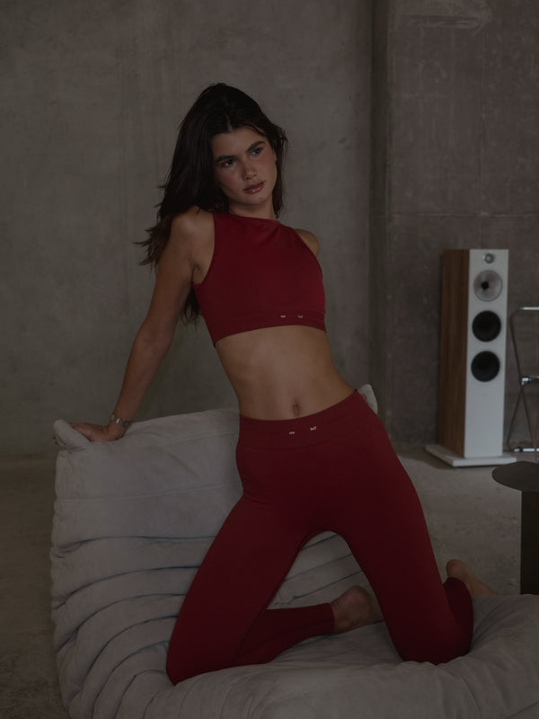 CLEAN LINES SEAMLESS TOP - RED UNDERTONE