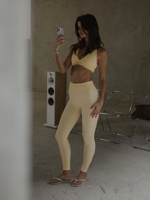 TRIANGLE LINES SEAMLESS TOP - YELLOW UNDERTONE