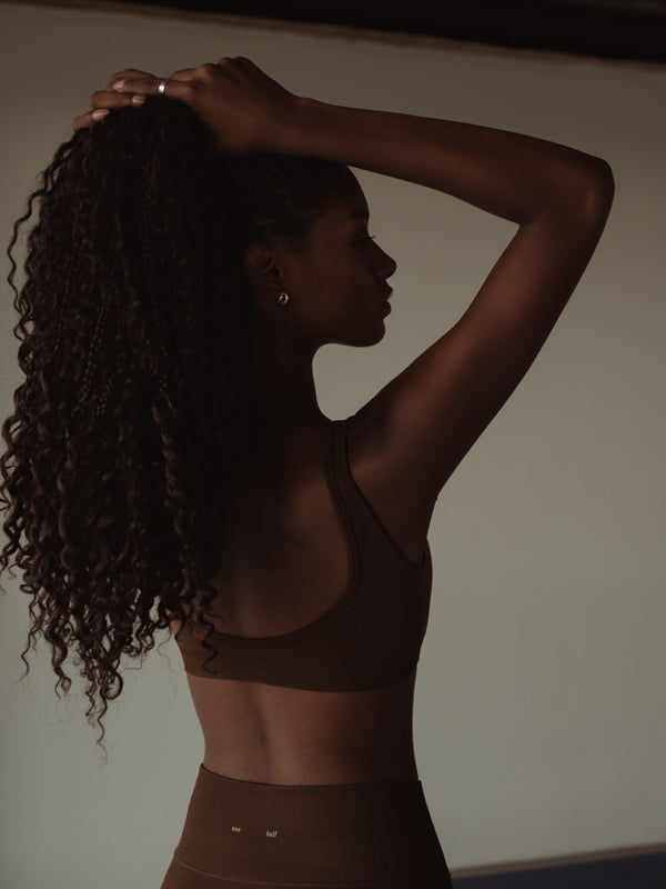 ELEMENTAL FIT SEAMLESS TOP - SEPIA