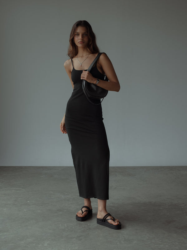 ESSENTIAL LONG DRESS - BLACK