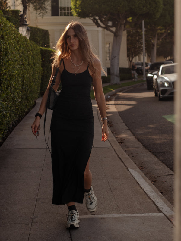 ESSENTIAL LONG DRESS - BLACK